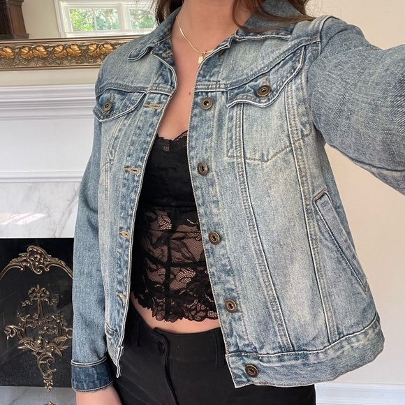 Medium wash jean jacket - Picture 3 of 4